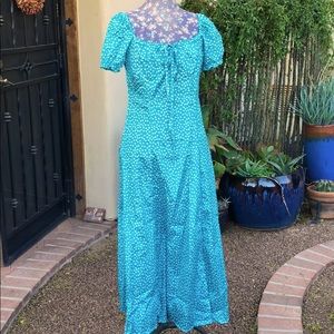 Daisy Pattern Green/White Dress with Puff Sleeves